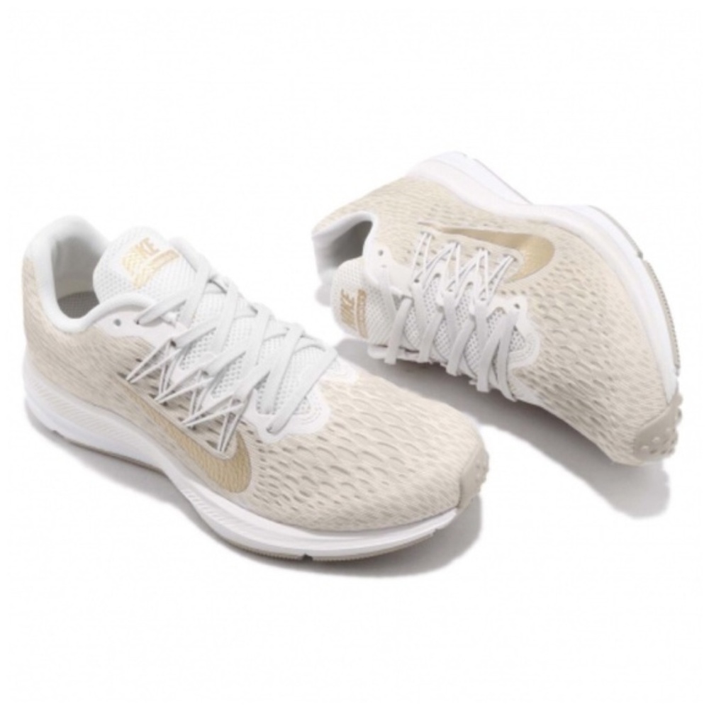 Nike Women's Zoom Winflo 5 Sneaker